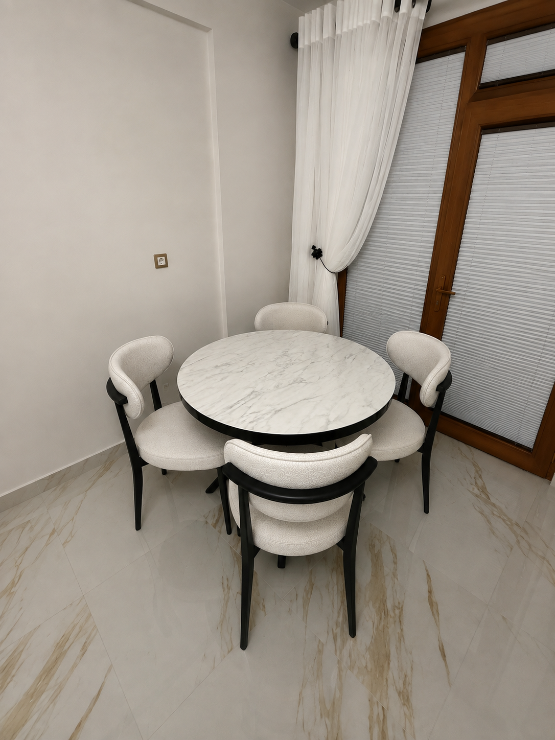 Viensan Handcrafted Extendable Marble Look MDF Dining Table – Multiple Color Options